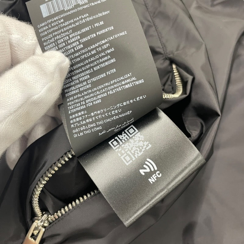 【PRADA】プラダ ボンバージャケット UPW280 ブルゾン レザーメンズ リバーシブル ナイロン ナッパレザー 三角プレート 現行モデル