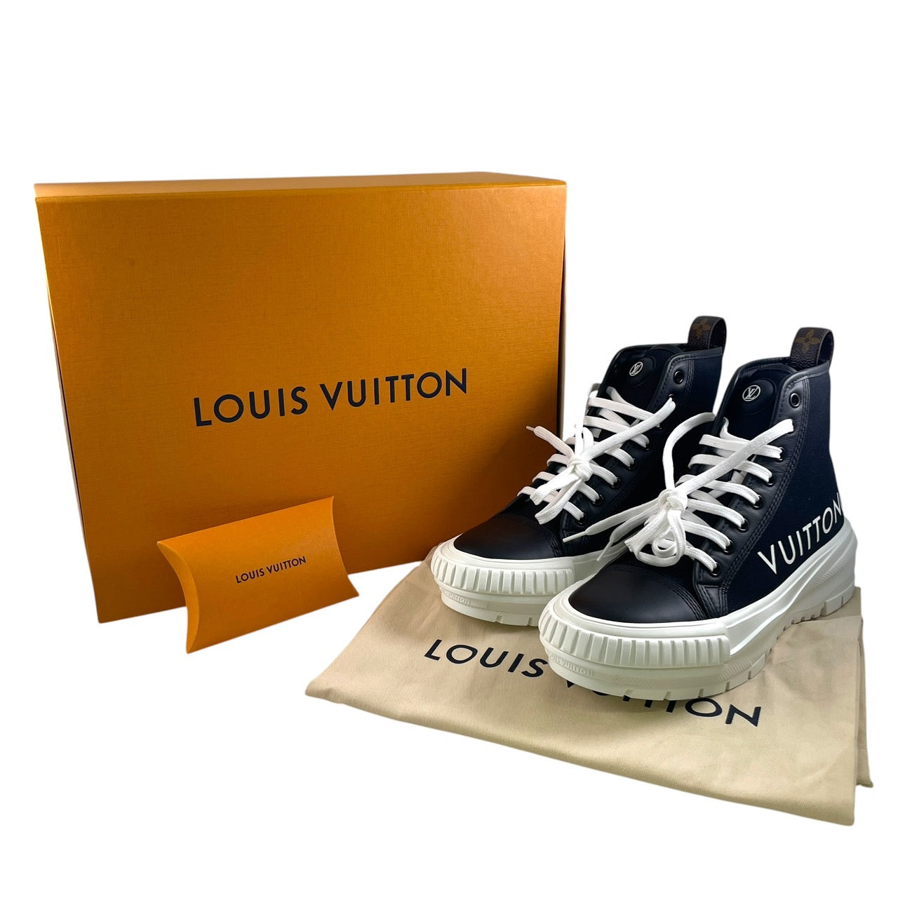 【LOUIS VUITTON】ルイ・ヴィトン SQUAD 1A96ER スニーカー キャンバス レディース LVスクァッドライン ハイカット モノグラム ブラック ホワイト