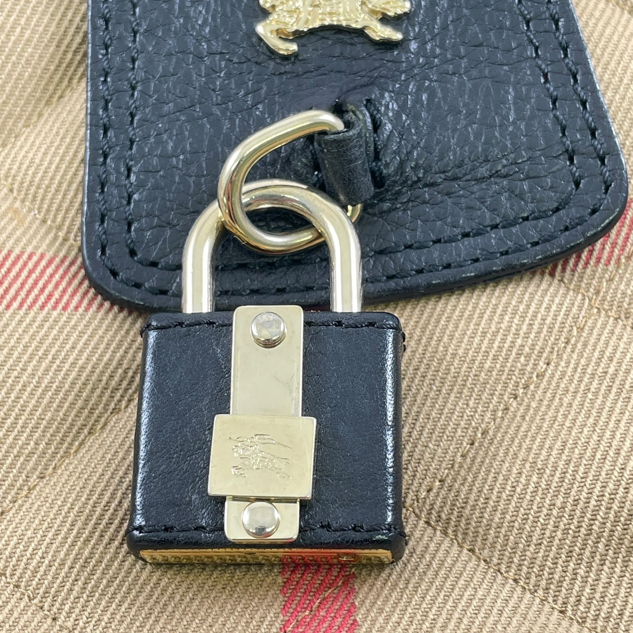 【BURBERRY】バーバリー ワンショルダー ショルダーバッグ レディース ノバチェック ロックチャーム キルティング ベージュ