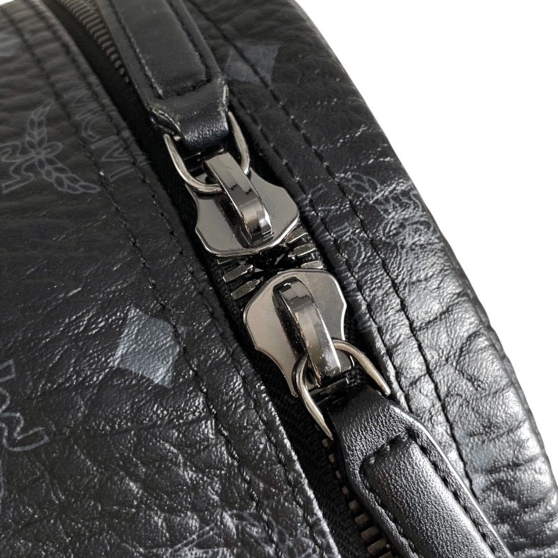 【MCM】エム・シー・エム スターク バックパック MMK6SVE37BK001 リュック・デイパック レザー ユニセックス ヴィセトス サイドスタッズ付 黒 ブラック
