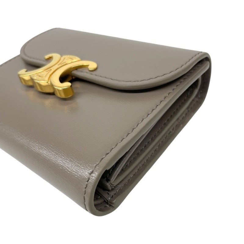 【CELINE】セリーヌ スモール トリオンフ フラップ ウォレット 10D783DPV.10BL 三つ折り財布 レザー レディース グレージュ ゴールド金具 コンパクト