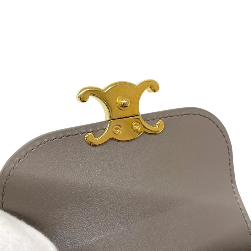 【CELINE】セリーヌ スモール トリオンフ フラップ ウォレット 10D783DPV.10BL 三つ折り財布 レザー レディース グレージュ ゴールド金具 コンパクト