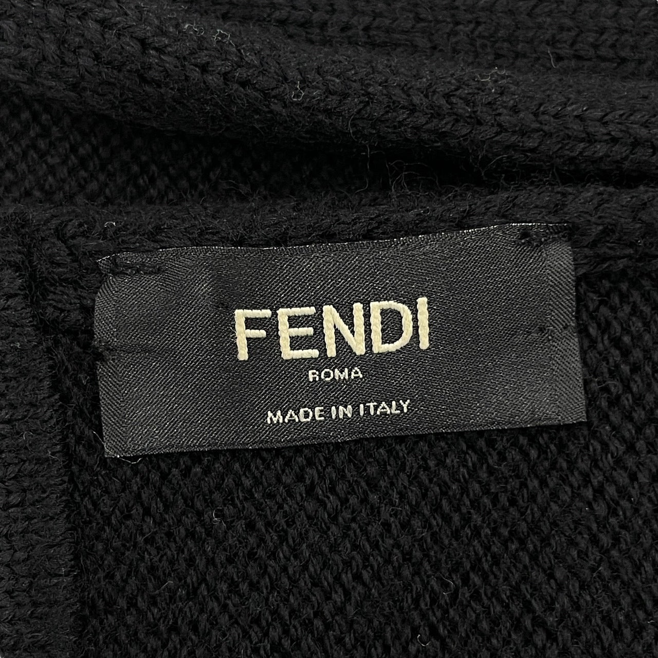 【FENDI】フェンディ バッグバグズ FXS124 マフラー ウールメンズ モンスターアイ バグズアイ ポケット付き ジップ ファスナー 黒 ブラック