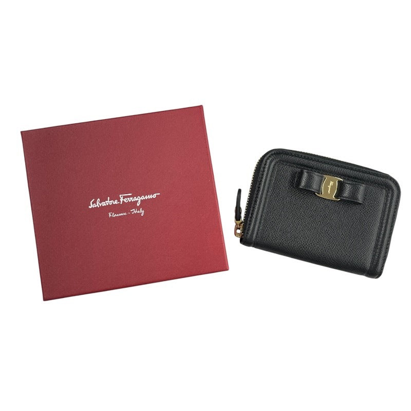 【Salvatore Ferragamo】サルヴァトーレフェラガモ ヴァラ リボン KM-22/C909 二つ折り財布 レザーレディース ラウンドファスナー コンパクトウォレット 黒 ブラック