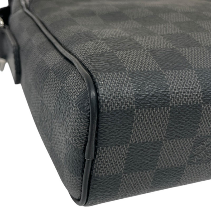 【LOUIS VUITTON】ルイ・ヴィトン デイトンPM N41408 ショルダーバッグメンズ ダミエグラフィット グレー ブラック レザー メッセンジャーバッグ