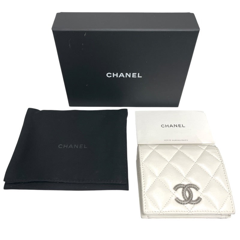 【CHANEL】シャネル ココマーク スモールウォレット AP3055 二つ折り財布 レザー レディース マトラッセ 白 ホワイト コンパクト