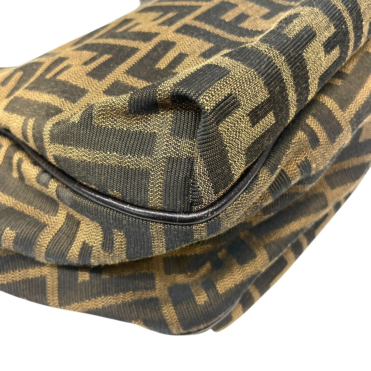 【FENDI】フェンディ ズッカ柄 8BH156 トートバッグ レディース ハンド カーキ チャーム付 レザー